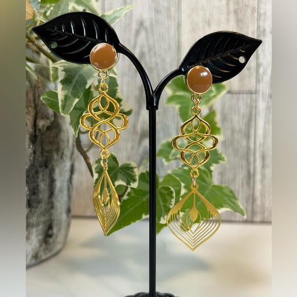 Delicate Art Deco-Inspired Dangle Earrings - Gold Stylish Morocco Earrings - Picture 9 of 12